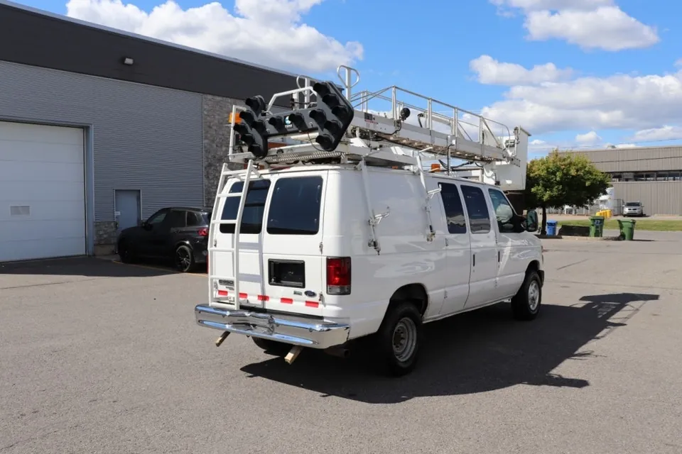 Ford E-350 2013 photo 5