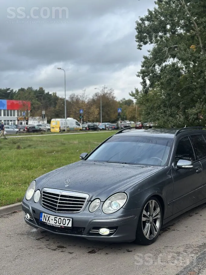 Mercedes-Benz E320 2008 photo 2