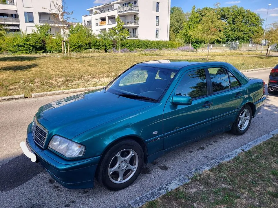Mercedes-Benz C220