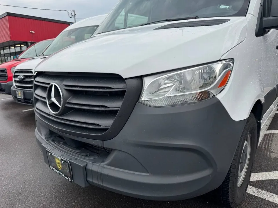 Mercedes-Benz Sprinter 2024 photo 2