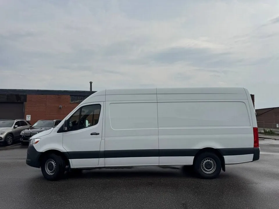 Mercedes-Benz Sprinter 2024 photo 3
