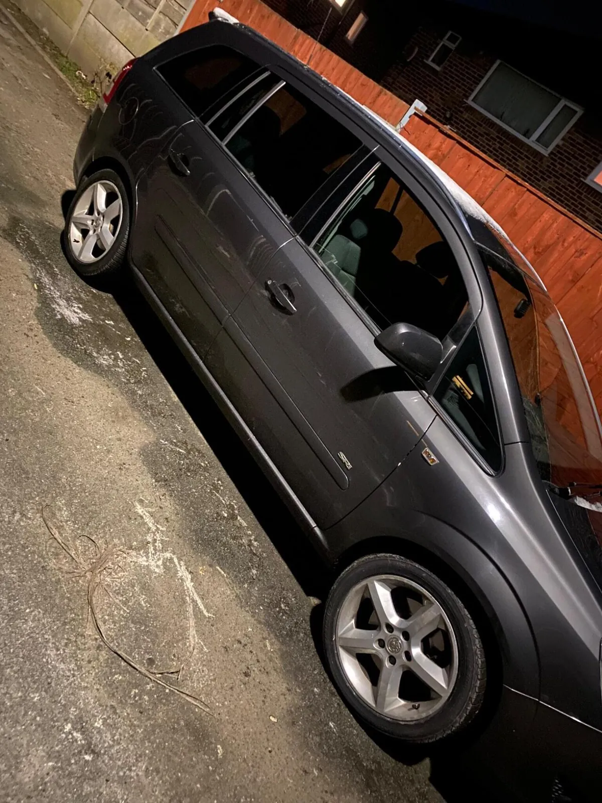 Vauxhall Zafira 2010 photo 2