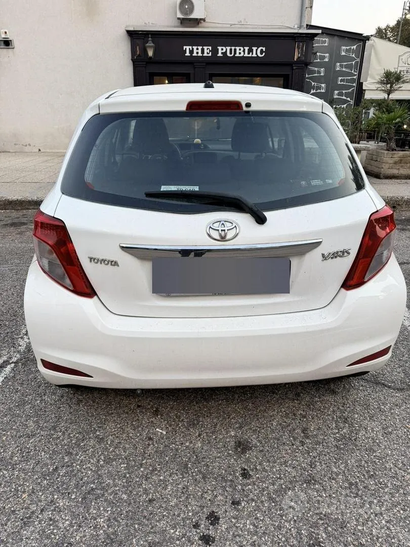 Toyota Yaris 2012 photo 2