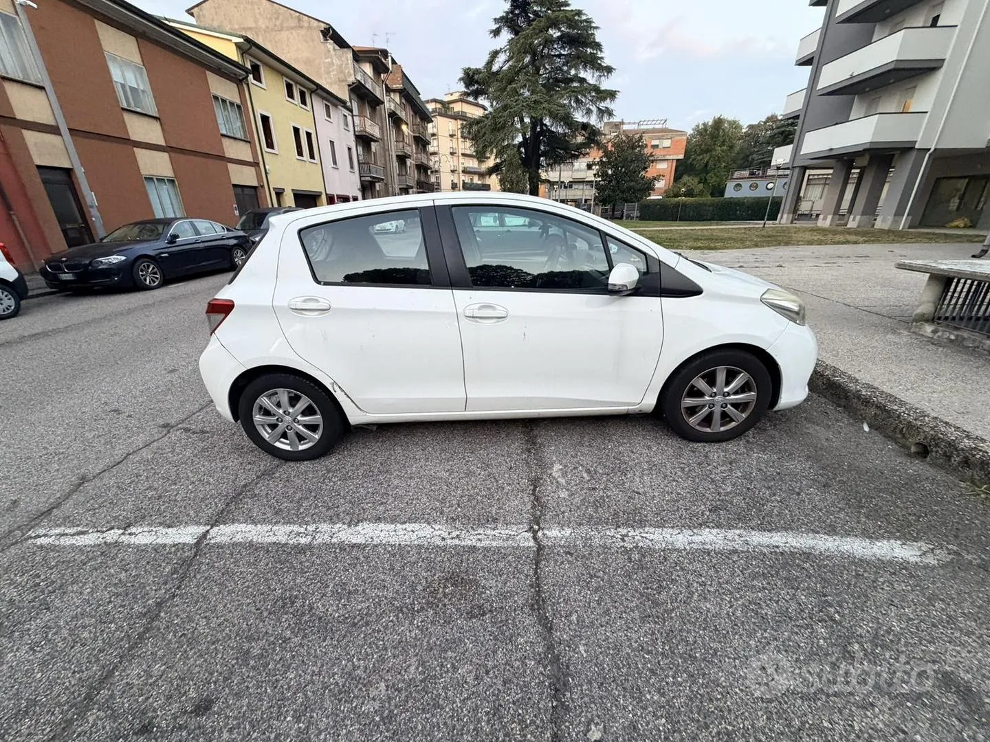 Toyota Yaris 2012 photo 4