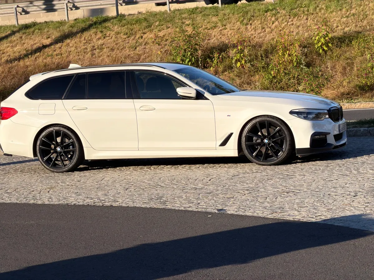 BMW 5 Series 2019 photo 2