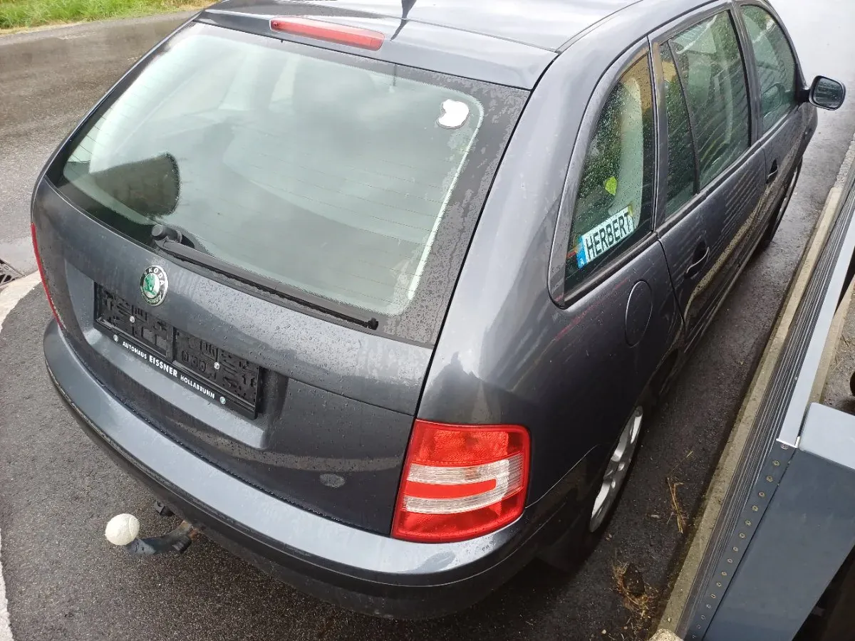 Skoda Fabia 2007 photo 2