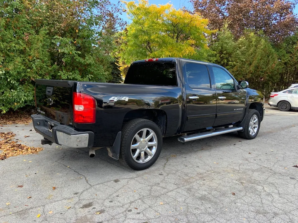 Chevrolet Silverado 1500 2011 photo 2