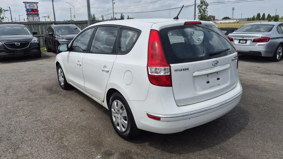 Hyundai Elantra 2010 photo 3