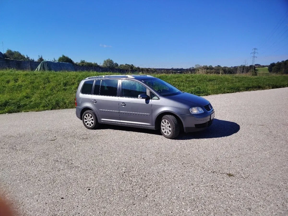 Volkswagen Touran 2005 photo 2