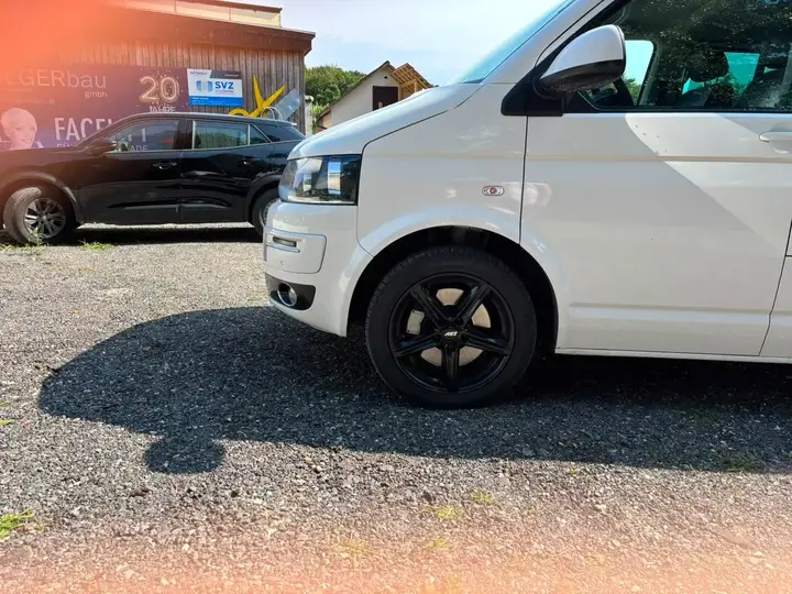 Volkswagen T5 2011 photo 3