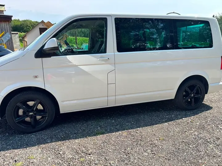 Volkswagen T5 2011 photo 2