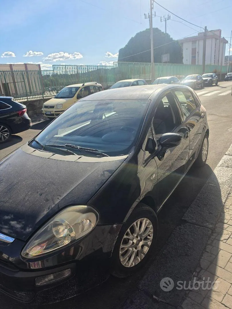 Fiat Punto 2011 photo 2