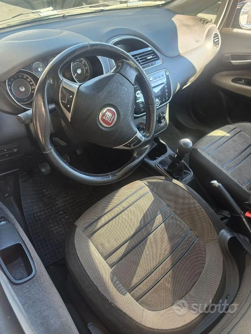 Fiat Punto 2011 photo 5
