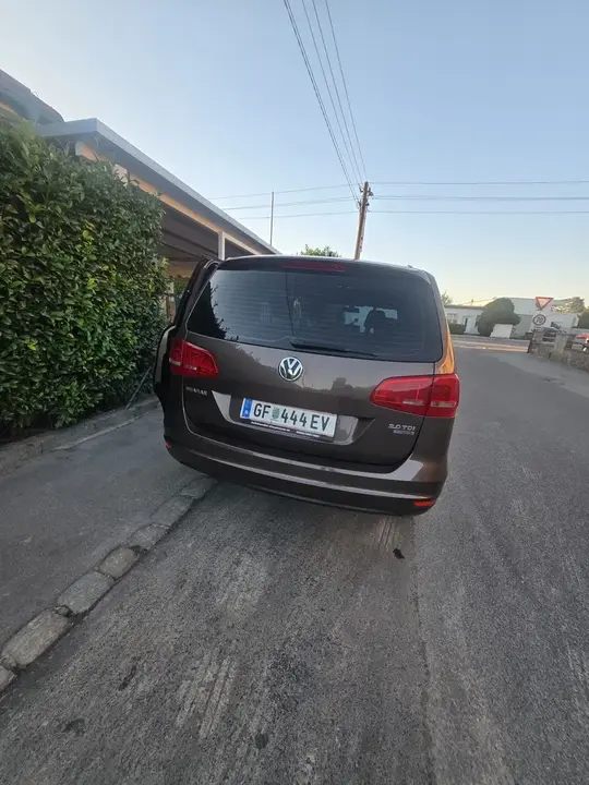 Volkswagen Sharan 2011 photo 2