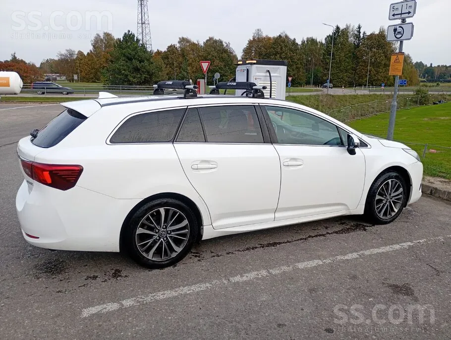 Toyota Avensis 2015 photo 2