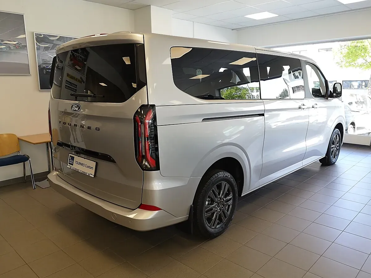 Ford Tourneo photo 2