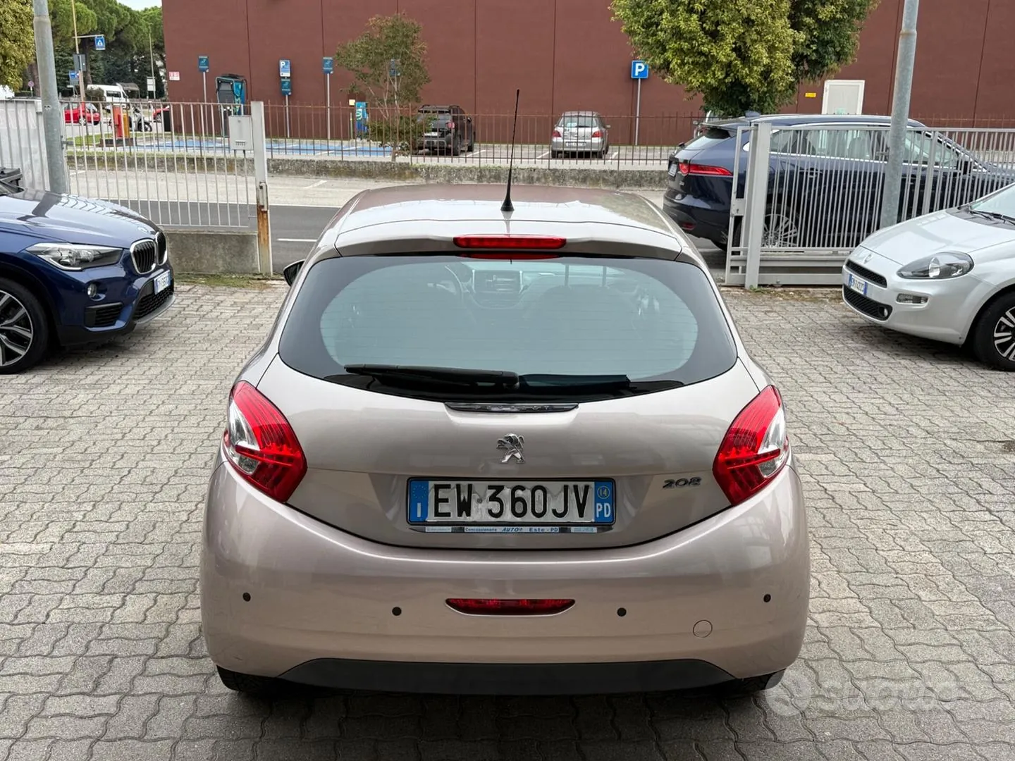 Peugeot 208 2014 photo 3