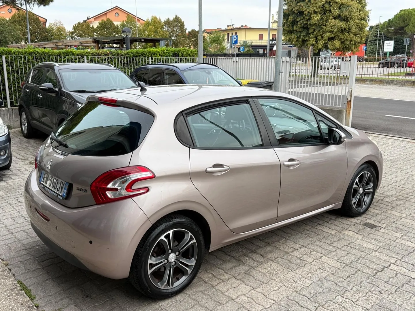Peugeot 208 2014 photo 5