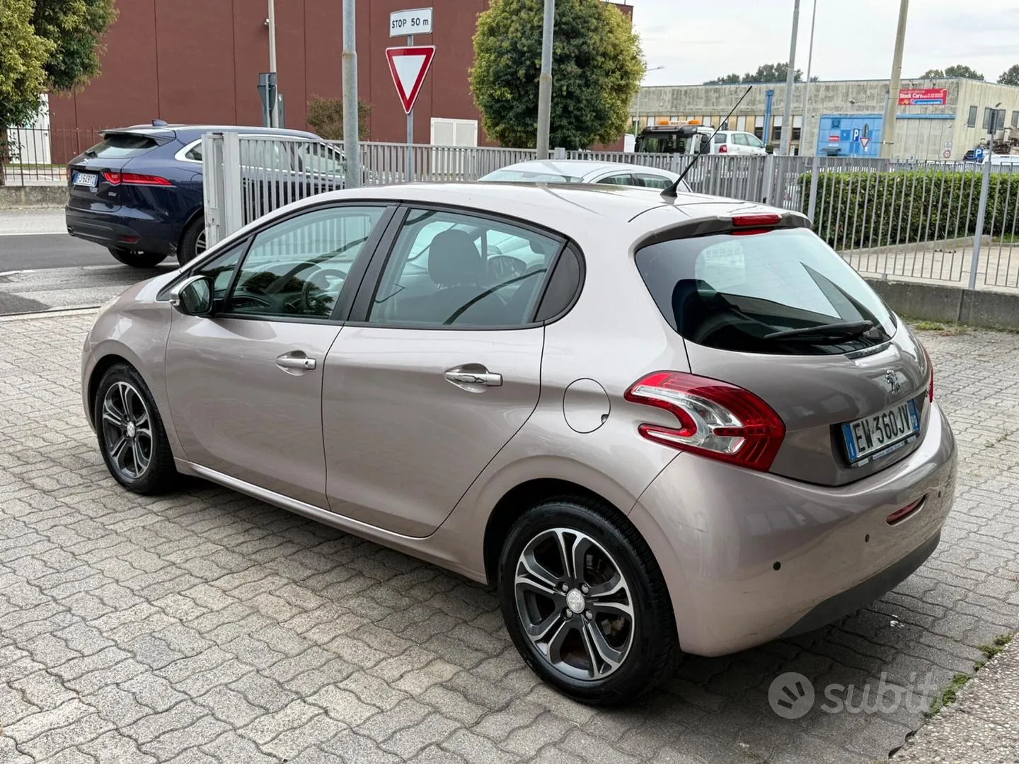 Peugeot 208 2014 photo 2
