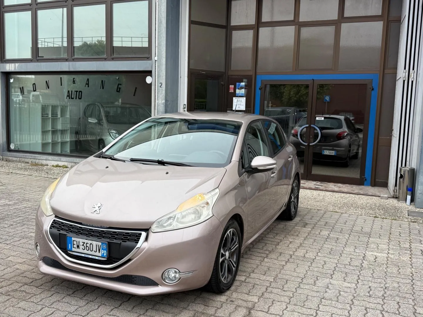 Peugeot 208