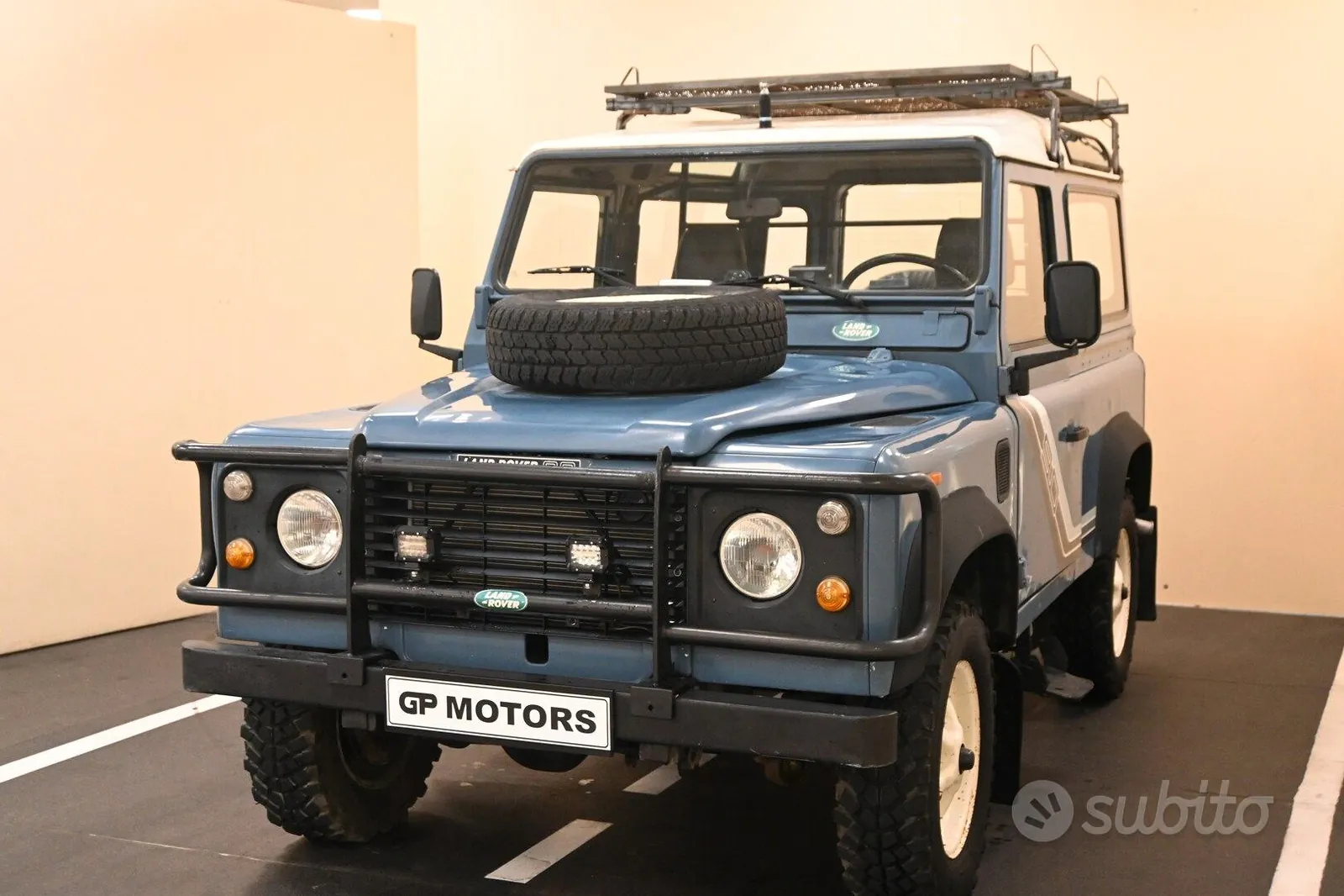 Land Rover Defender 1990 photo 2