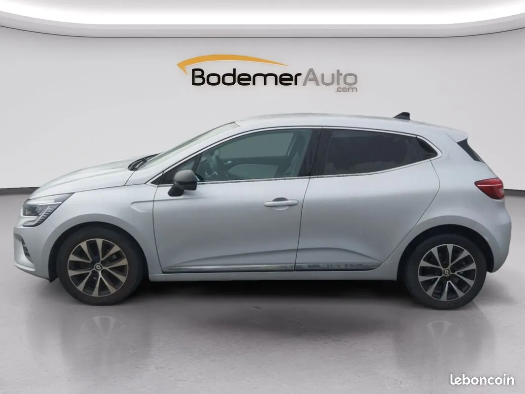Renault Clio 2023 photo 2