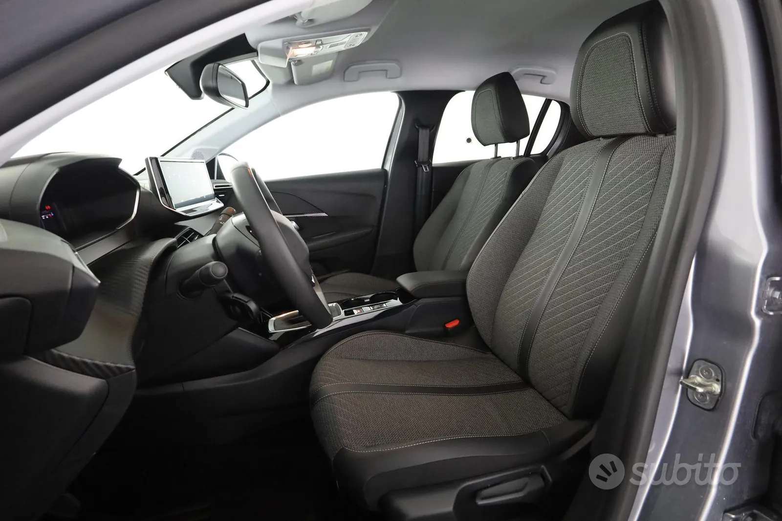 Peugeot 208 2025 photo 2