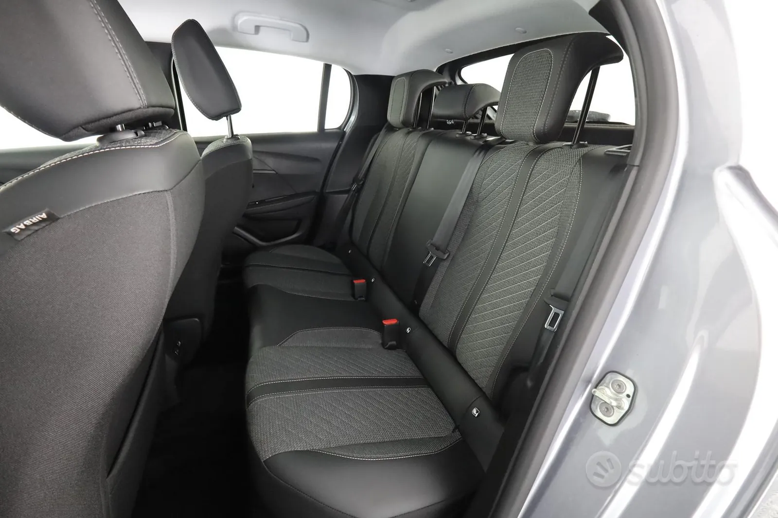 Peugeot 208 2025 photo 3