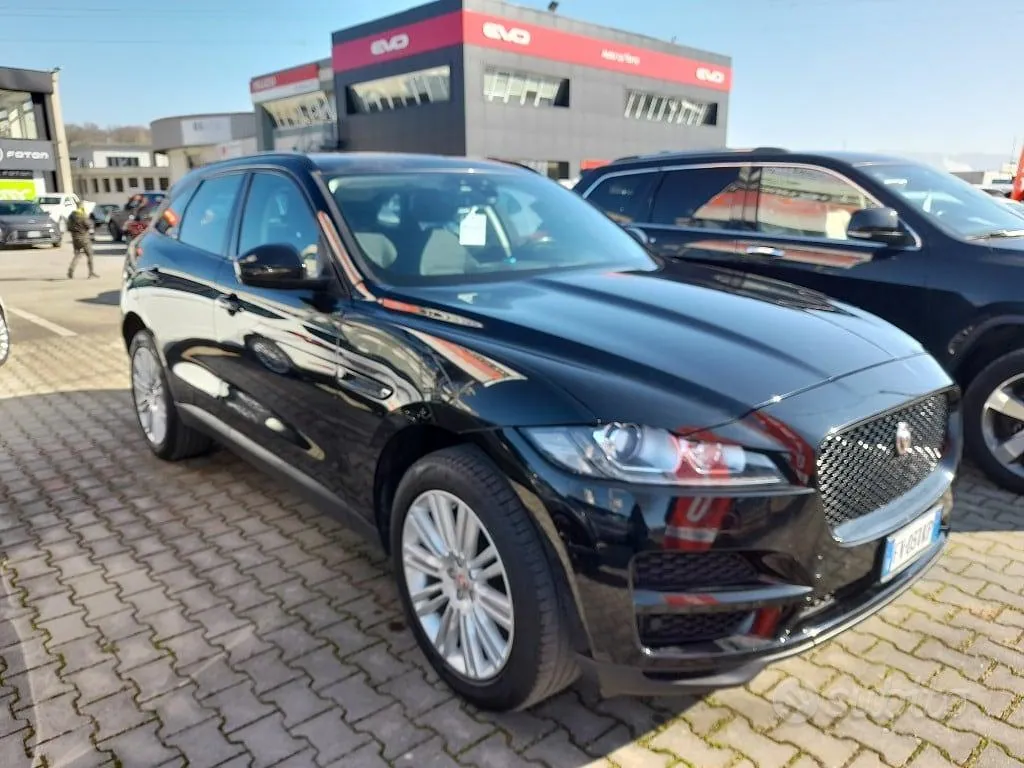 Jaguar F-Pace 2019 photo 2