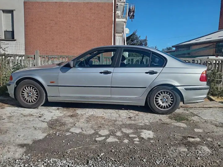 BMW 318I 2000 photo 4