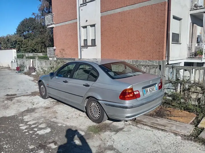 BMW 318I