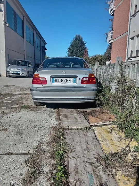 BMW 318I 2000 photo 2