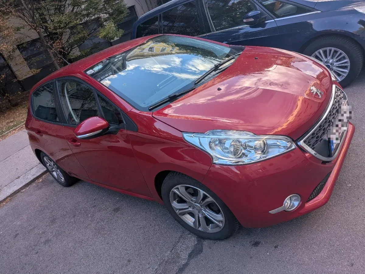 Peugeot 208 2013 photo 2