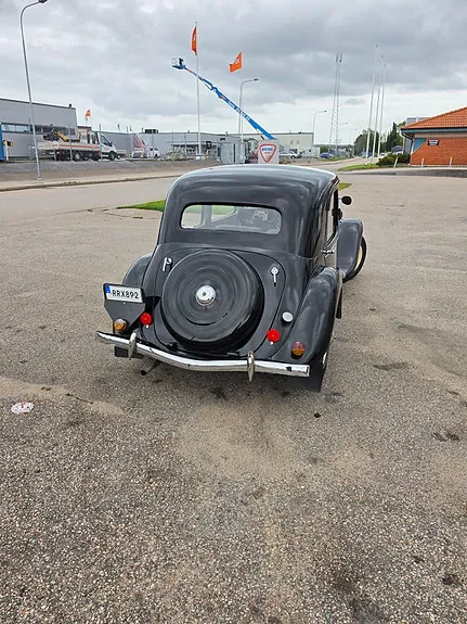 Citroen Traction Avant 1949 photo 5
