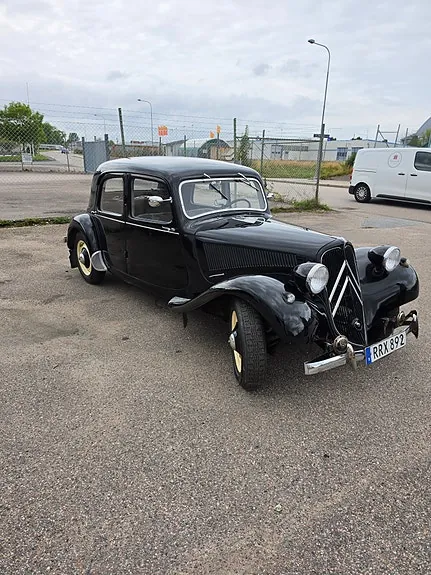 Citroen Traction Avant 1949 photo 2