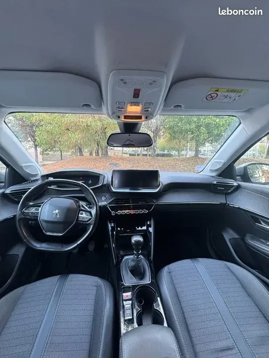 Peugeot 208 2020 photo 3
