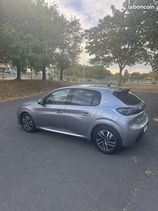 Peugeot 208 2020 photo 2