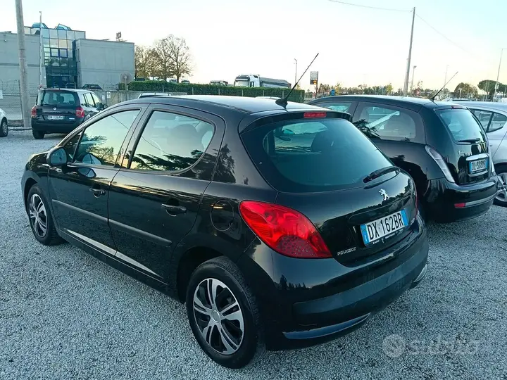 Peugeot 207 2009 photo 3