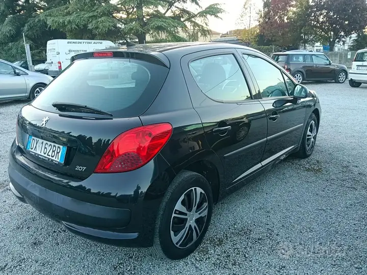 Peugeot 207 2009 photo 2