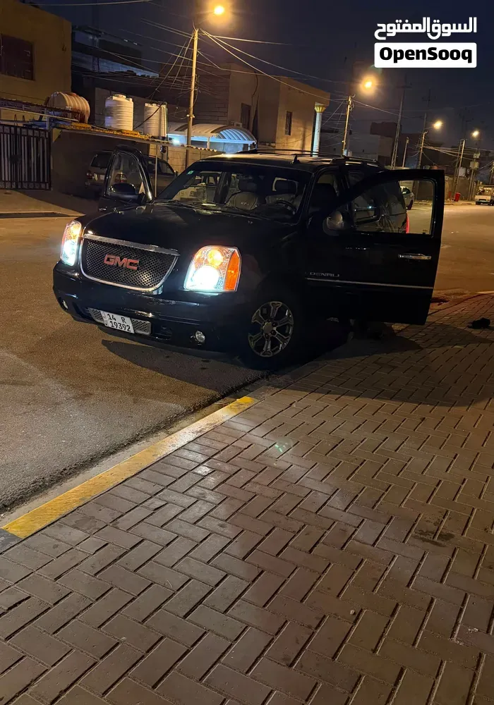 GMC Yukon Denali 2008 photo 2