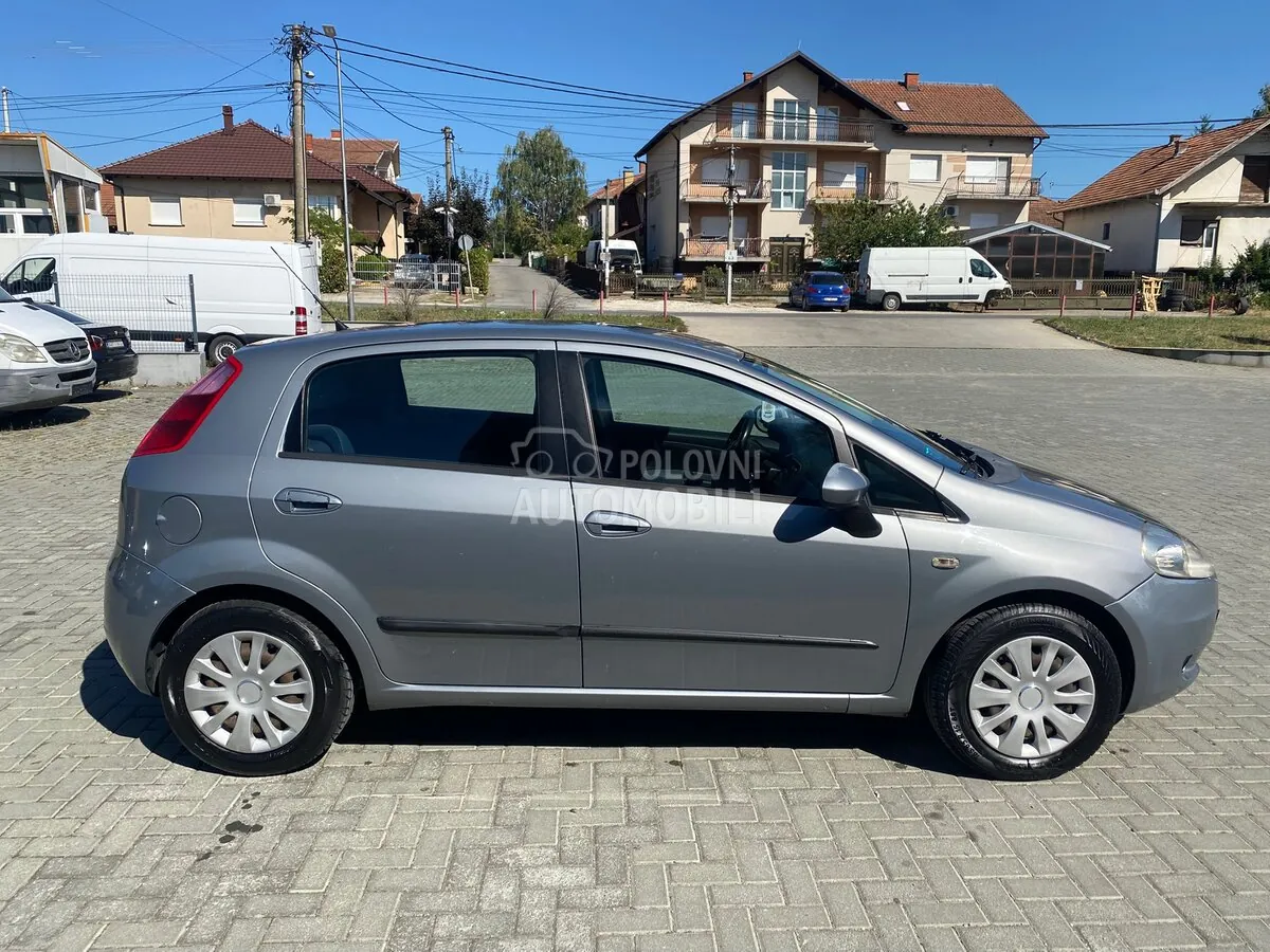 Fiat Grande Punto 2009 photo 3