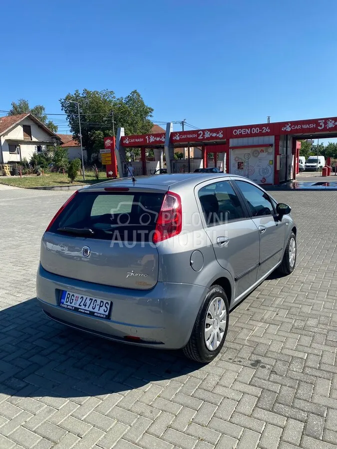 Fiat Grande Punto 2009 photo 4