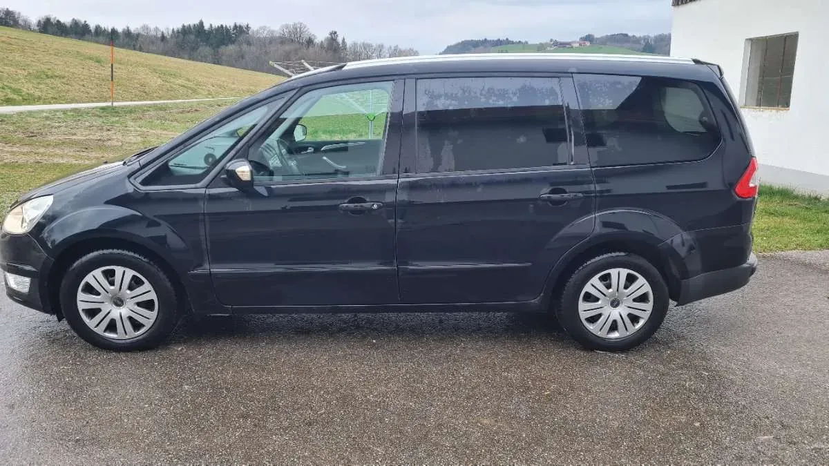 Ford Galaxy 2011 photo 2