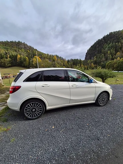 Mercedes-Benz B250 2015 photo 2