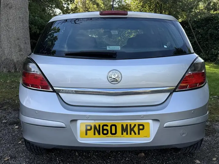 Vauxhall Astra 2010 photo 4