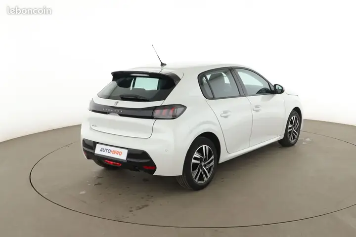 Peugeot 208 2020 photo 3