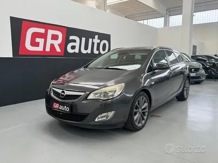 Opel Astra 2011 photo 2