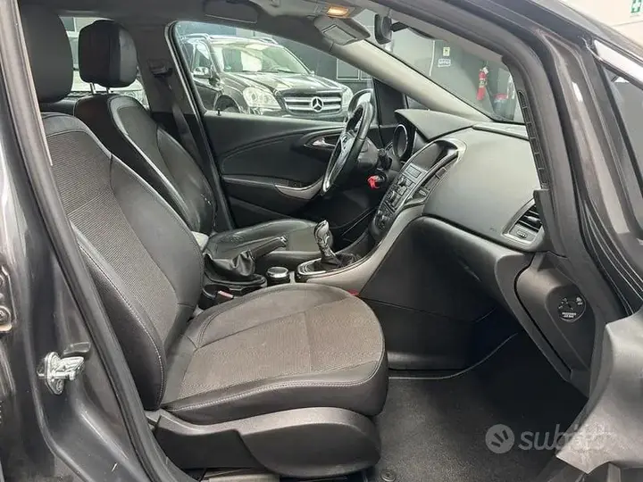 Opel Astra 2011 photo 5