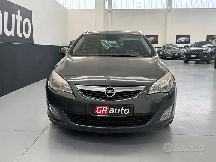 Opel Astra 2011 photo 3