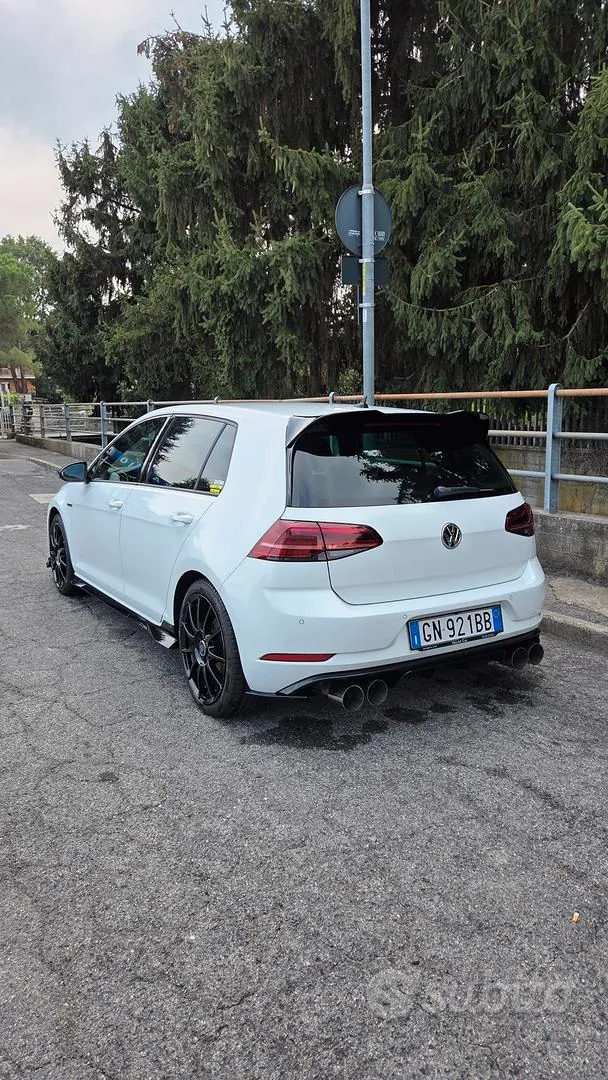Volkswagen Golf 2023 photo 2